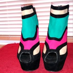 Beautiful boots outfits with peep-toe